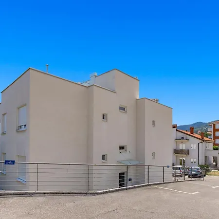 Lui With Rooftop Swimming Pool Apartment *