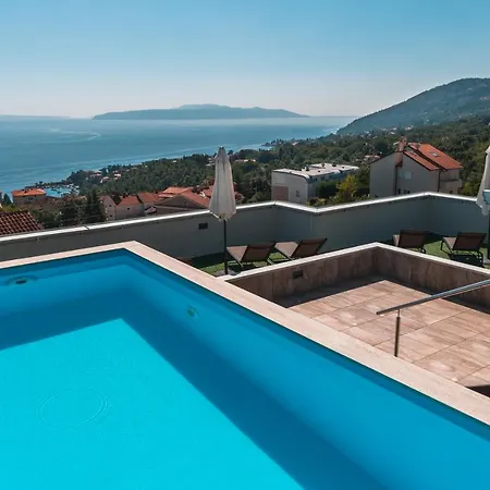 Apartman Lui With Rooftop Swimming Pool *