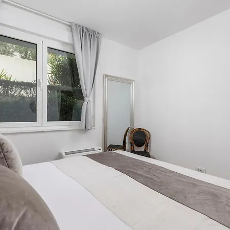 Lui With Rooftop Swimming Pool Apartman